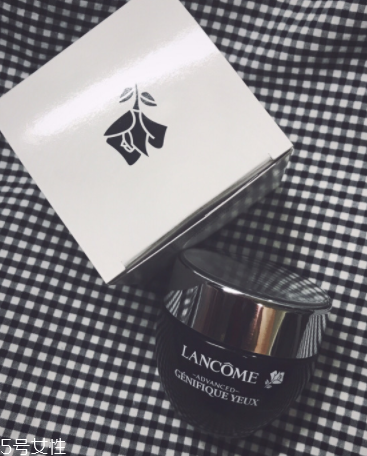 蘭蔻小黑瓶發(fā)光眼霜能涂在眼周嗎 長(zhǎng)脂肪粒嗎 蘭蔻小黑瓶發(fā)光眼霜能涂在眼周嗎 長(zhǎng)脂肪粒嗎