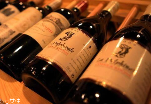 拉菲紅酒多少錢(qián)一瓶 正牌拉菲為什么那么貴 拉菲紅酒多少錢(qián)一瓶 正牌拉菲為什么那么貴