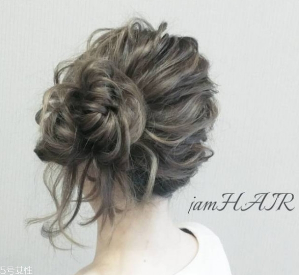 公主編發(fā)圖片簡(jiǎn)單漂亮 公主編發(fā)教程圖解步驟 公主編發(fā)圖片簡(jiǎn)單漂亮 公主編發(fā)教程圖解步驟