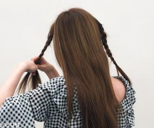 公主編發(fā)圖片簡(jiǎn)單漂亮 公主編發(fā)教程圖解步驟 公主編發(fā)圖片簡(jiǎn)單漂亮 公主編發(fā)教程圖解步驟
