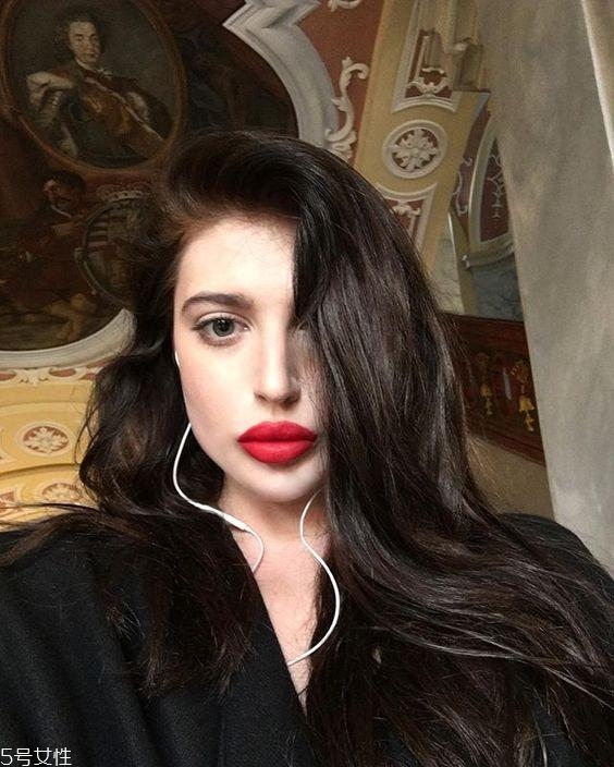 大紅色口紅不適合哪些人 3類人不適合大紅唇 大紅色口紅不適合哪些人 3類人不適合大紅唇