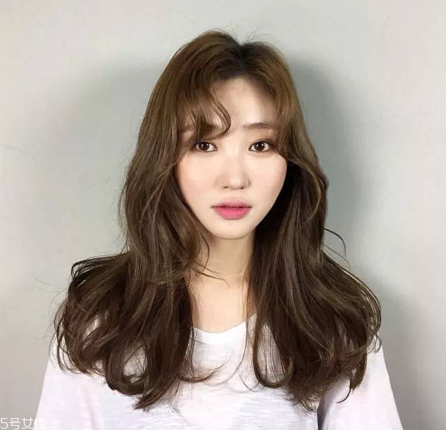 女生中長(zhǎng)發(fā)如何留顯瘦 五款顯瘦中長(zhǎng)發(fā)發(fā)型 女生中長(zhǎng)發(fā)如何留顯瘦 五款顯瘦中長(zhǎng)發(fā)發(fā)型