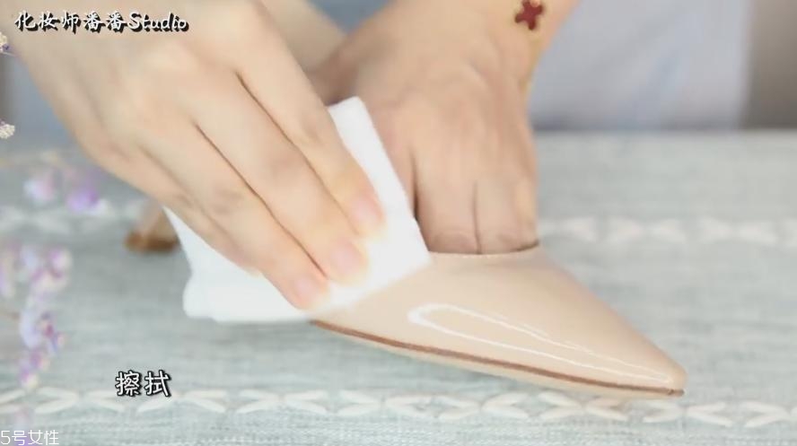 碎眼影怎么修復(fù) 眼影摔碎了怎么辦 碎眼影怎么修復(fù) 眼影摔碎了怎么辦