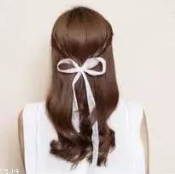 公主編發(fā)圖片簡(jiǎn)單漂亮 公主編發(fā)教程圖解步驟 公主編發(fā)圖片簡(jiǎn)單漂亮 公主編發(fā)教程圖解步驟