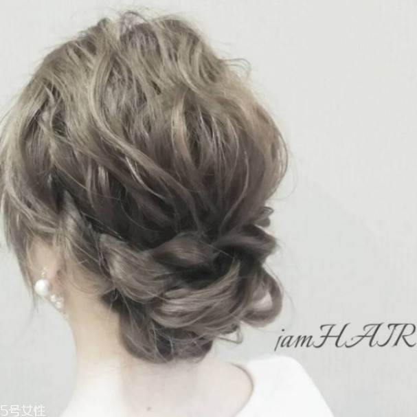 公主編發(fā)圖片簡(jiǎn)單漂亮 公主編發(fā)教程圖解步驟 公主編發(fā)圖片簡(jiǎn)單漂亮 公主編發(fā)教程圖解步驟