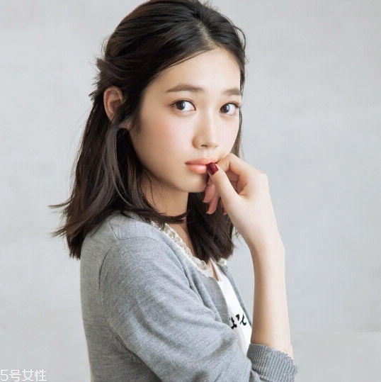 女生中長(zhǎng)發(fā)如何留顯瘦 五款顯瘦中長(zhǎng)發(fā)發(fā)型 女生中長(zhǎng)發(fā)如何留顯瘦 五款顯瘦中長(zhǎng)發(fā)發(fā)型