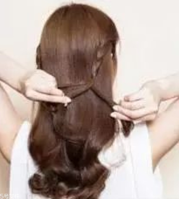 公主編發(fā)圖片簡(jiǎn)單漂亮 公主編發(fā)教程圖解步驟 公主編發(fā)圖片簡(jiǎn)單漂亮 公主編發(fā)教程圖解步驟