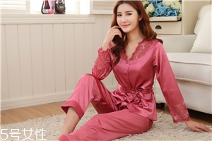 睡衣和睡袍哪個(gè)好？睡衣好還是睡袍好