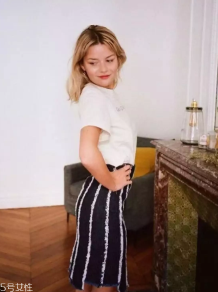 拍照怎么擺姿勢更自然？教你自然慵懶拍照風(fēng)