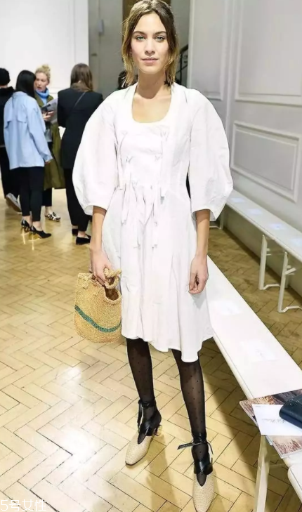 如何穿出高級感 鐘小姐教你高級感穿衣風(fēng) 如何穿出高級感 鐘小姐教你高級感穿衣風(fēng)