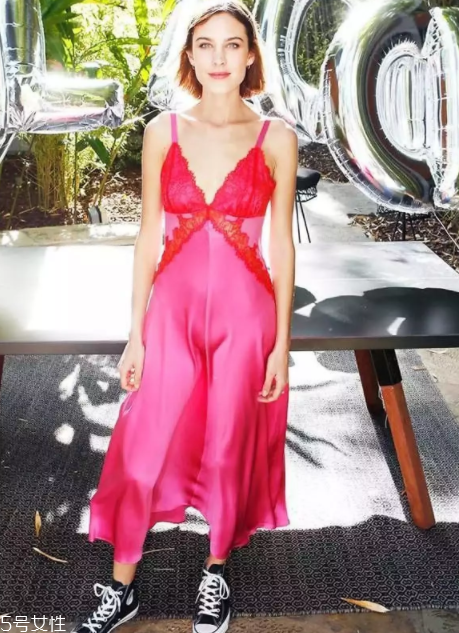 如何穿出高級感 鐘小姐教你高級感穿衣風(fēng) 如何穿出高級感 鐘小姐教你高級感穿衣風(fēng)