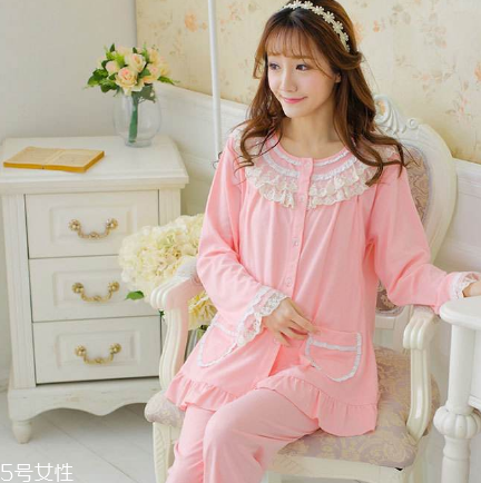 睡衣里面要穿內衣嗎？睡衣里面穿不穿內衣