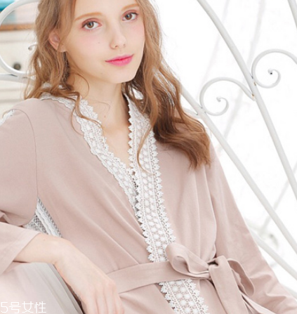 睡衣純棉的好還是冰絲的好？睡衣買(mǎi)純棉還是冰絲的