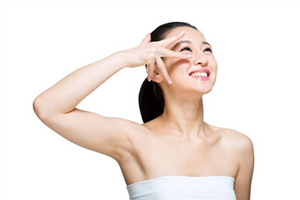 夏天臉上出油怎么辦 夏天控油護(hù)膚品推薦 夏天臉上出油怎么辦 夏天控油護(hù)膚品推薦