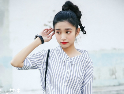 夏天臉上出油怎么辦 夏天控油護(hù)膚品推薦 夏天臉上出油怎么辦 夏天控油護(hù)膚品推薦