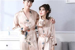 睡袍可以穿來(lái)睡覺(jué)嗎？睡袍能不能穿著睡覺(jué)