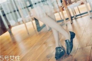 單鞋買(mǎi)大了怎么辦？單鞋買(mǎi)大了一碼處理方法