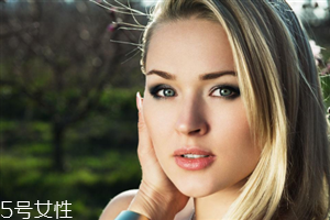 黑色痘印如何去除 去痘印一定要做好防曬措施 黑色痘印如何去除 去痘印一定要做好防曬措施