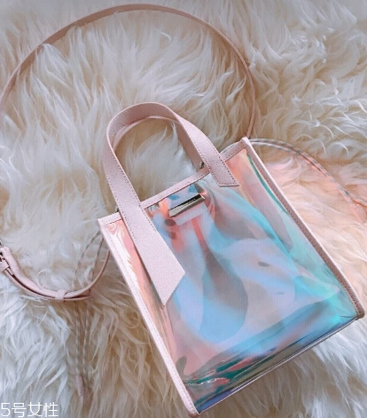 小ck鐳射包有幾種顏色？charles keith鐳射包顏色介紹