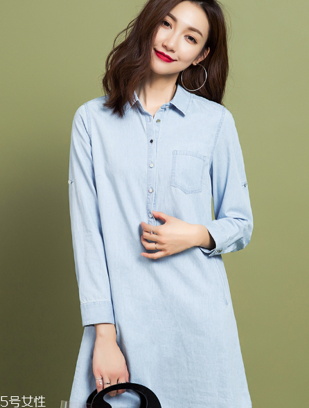 純色連衣裙怎么搭配？純色連衣裙搭配圖片