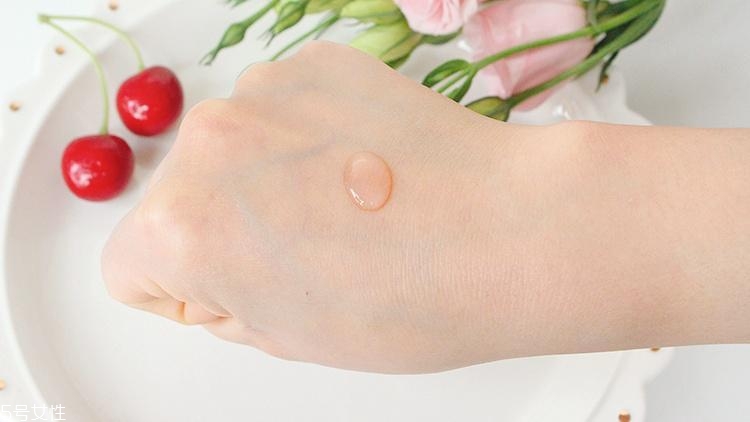 darphin多效舒緩精華液敏感肌能用嗎？油皮能用嗎？