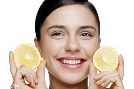 酸奶敷臉可以祛斑嗎 這些水果敷臉祛斑效果最好 酸奶敷臉可以祛斑嗎 這些水果敷臉祛斑效果最好