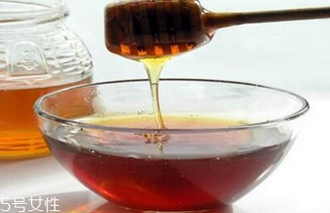 男生去痘印用什么好 男士祛痘印的小竅門 男生去痘印用什么好 男士祛痘印的小竅門