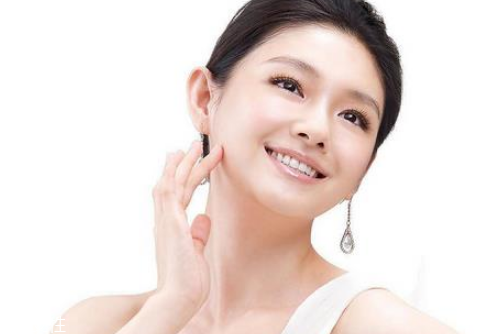 夏天臉上出油怎么辦 夏天控油護(hù)膚品推薦 夏天臉上出油怎么辦 夏天控油護(hù)膚品推薦