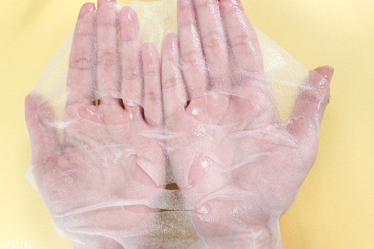 一葉子清顏凈膚碳黑面膜適合油皮嗎？適合夏天嗎？