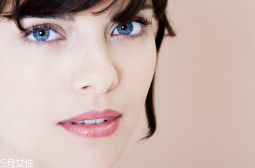 黑色痘印如何去除 去痘印一定要做好防曬措施 黑色痘印如何去除 去痘印一定要做好防曬措施