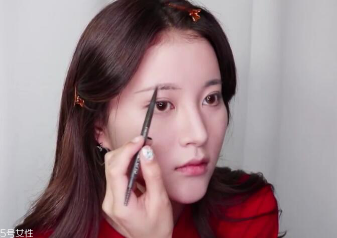 西柚色眼影適合什么人 西柚色眼影適合的膚色 西柚色眼影適合什么人 西柚色眼影適合的膚色