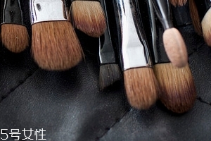 化妝刷可以用洗發(fā)水洗嗎 為什么要洗刷子 化妝刷可以用洗發(fā)水洗嗎 為什么要洗刷子