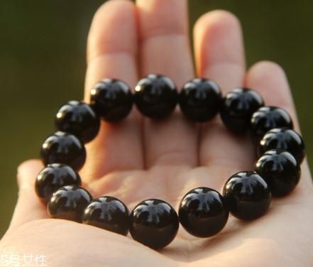 黑瑪瑙手串戴哪只手？黑瑪瑙手串佩戴忌諱