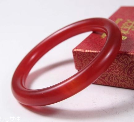 瑪瑙手鐲一般多少錢？瑪瑙手鐲市場行情