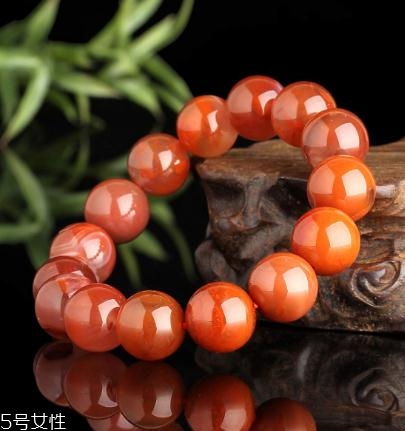 瑪瑙可以戴著睡覺(jué)嗎？瑪瑙睡覺(jué)要摘下來(lái)嗎