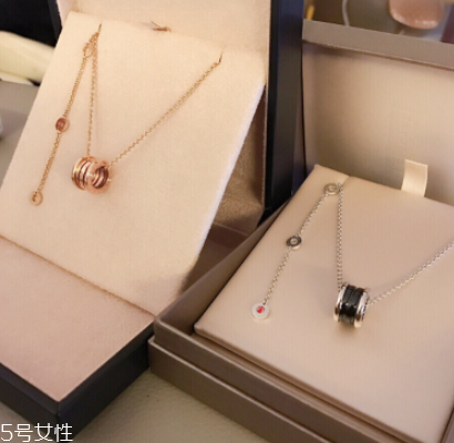 項(xiàng)鏈?zhǔn)屈S金還是鉑金好？項(xiàng)鏈買黃金還是鉑金