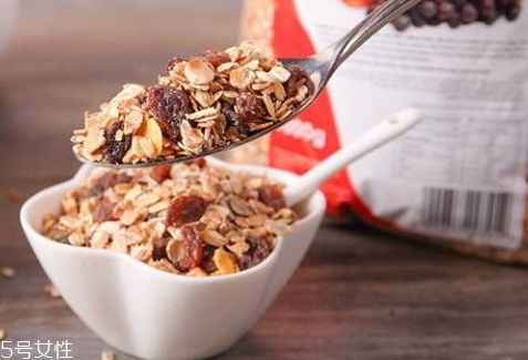 麥片不能和什么一起吃 麥片搭配宜忌 麥片不能和什么一起吃 麥片搭配宜忌