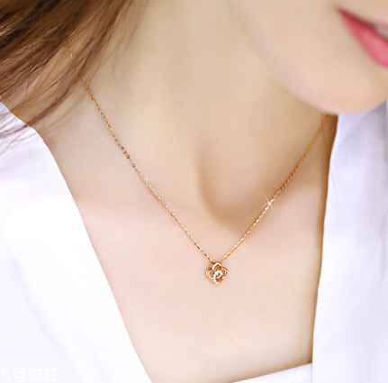 項(xiàng)鏈?zhǔn)?8k好還是24k好？項(xiàng)鏈18k和24k哪個(gè)好