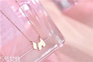 項(xiàng)鏈?zhǔn)屈S金還是k金好？項(xiàng)鏈選黃金還是k金