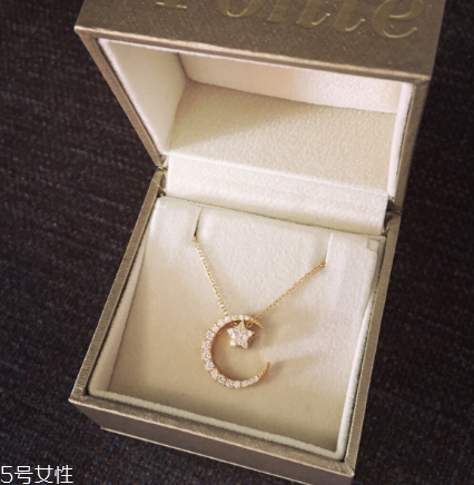 項(xiàng)鏈要每天都摘下來嗎？項(xiàng)鏈可以不摘嗎