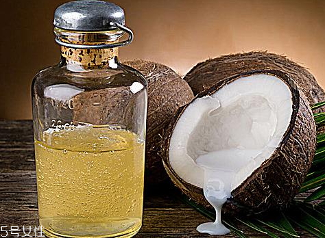 椰子油可以直接涂臉上嗎 椰子油護膚用法 椰子油可以直接涂臉上嗎 椰子油護膚用法