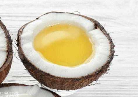 椰子油可以直接涂臉上嗎 椰子油護膚用法 椰子油可以直接涂臉上嗎 椰子油護膚用法