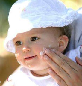 物理防曬霜對(duì)寶貝安全嗎 寶寶防曬用哪種防曬好 物理防曬霜對(duì)寶貝安全嗎 寶寶防曬用哪種防曬好