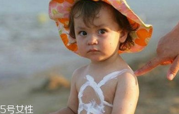 物理防曬霜對(duì)寶貝安全嗎 寶寶防曬用哪種防曬好 物理防曬霜對(duì)寶貝安全嗎 寶寶防曬用哪種防曬好