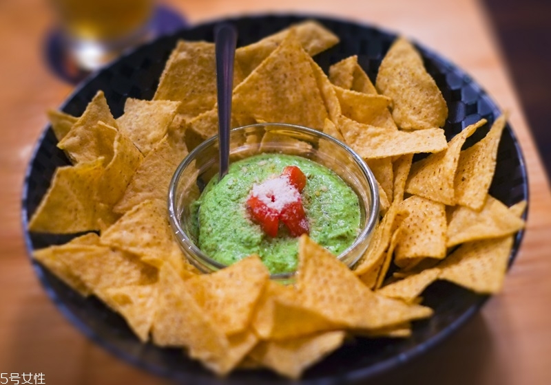 牛油果怎么吃好吃 新鮮牛油果的吃法 牛油果怎么吃好吃 新鮮牛油果的吃法