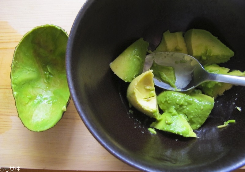 牛油果怎么吃好吃 新鮮牛油果的吃法 牛油果怎么吃好吃 新鮮牛油果的吃法