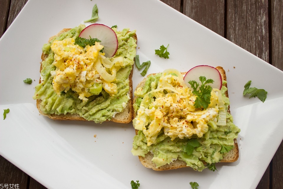 牛油果怎么吃好吃 新鮮牛油果的吃法 牛油果怎么吃好吃 新鮮牛油果的吃法