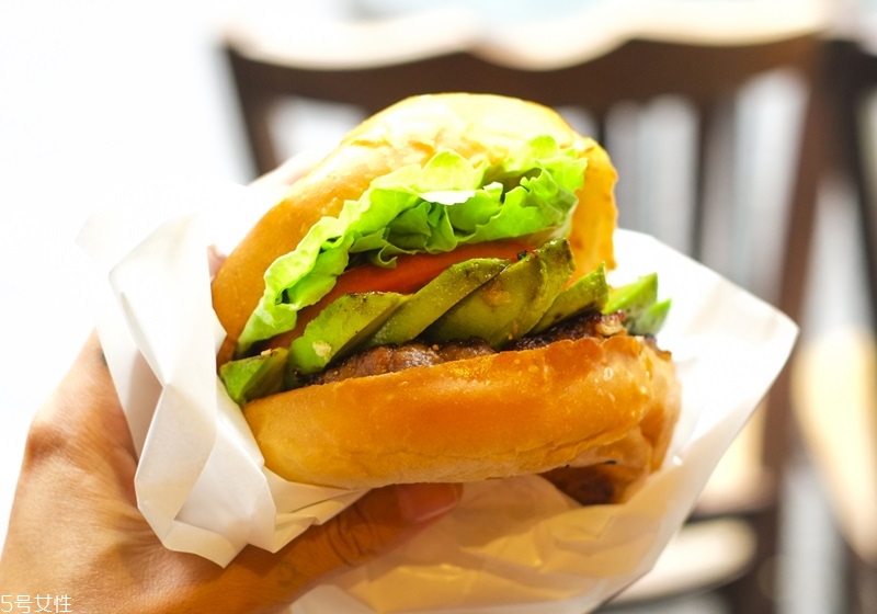 牛油果怎么吃好吃 新鮮牛油果的吃法 牛油果怎么吃好吃 新鮮牛油果的吃法