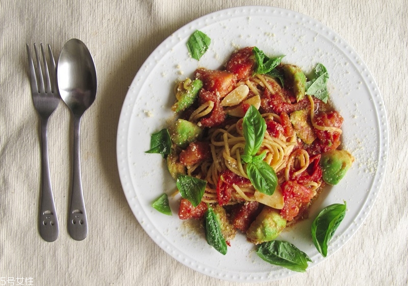 牛油果怎么吃好吃 新鮮牛油果的吃法 牛油果怎么吃好吃 新鮮牛油果的吃法