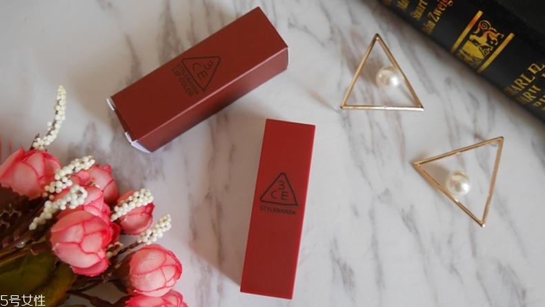 3ce215色號(hào)是什么顏色 3ce紅管口紅215好看嗎 3ce215色號(hào)是什么顏色 3ce紅管口紅215好看嗎